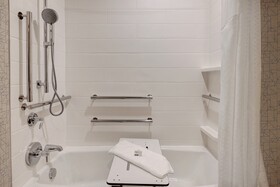 Holiday Inn Express & Suites Detroit - Dearborn