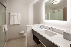 Holiday Inn Express & Suites Detroit - Dearborn