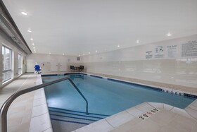 Holiday Inn Express & Suites Detroit - Dearborn
