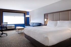 Holiday Inn Express & Suites Detroit - Dearborn