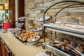 Staybridge Suites Dearborn Michigan Avenue