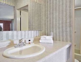 Clarion Pointe East Lansing University Area