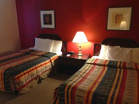 Econo Lodge Inn & Suites