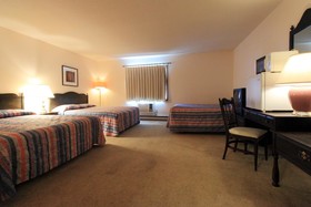 Econo Lodge Inn & Suites