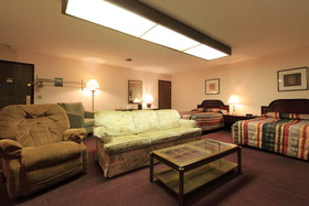 Econo Lodge Inn & Suites