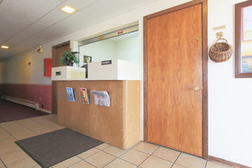Econo Lodge Inn & Suites