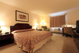 Econo Lodge Inn & Suites