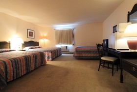 Econo Lodge Inn & Suites