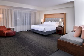 Holiday Inn Hotel & Suites Farmington Hills Detroit NW