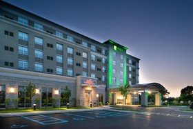 Holiday Inn Hotel & Suites Farmington Hills Detroit NW
