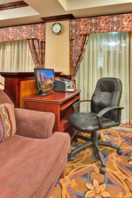 Holiday Inn Express Flint-Campus Area