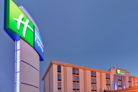 Holiday Inn Express Flint-Campus Area