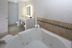 Holiday Inn Express & Suites Gaylord