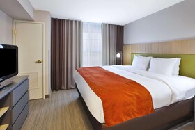 Country Inn & Suites by Radisson, Big Rapids, MI