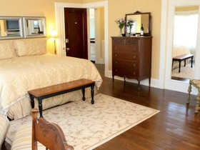 The Leonard at Logan House