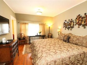 The Leonard at Logan House