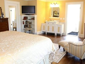 The Leonard at Logan House