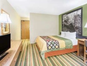 Super 8 by Wyndham Grayling