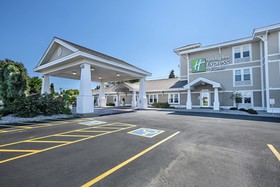 Holiday Inn Express Hotel & Suites Iron Mountain