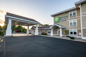 Holiday Inn Express Hotel & Suites Iron Mountain