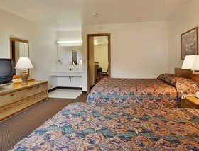 Hotel Iron Mountain Inn & Suites