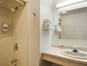 Hotel Iron Mountain Inn & Suites