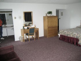 Budget Host Cloverland Motel