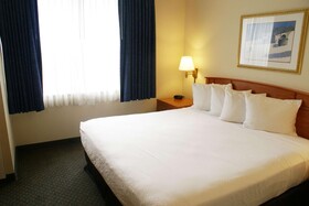 Country Inn & Suites by Radisson, Lansing, MI
