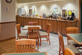 Country Inn & Suites by Radisson, Lansing, MI