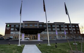 Holiday Inn Express and Suites Detroit Northwest - Livonia