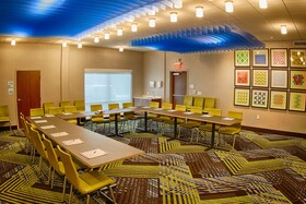 Holiday Inn Express and Suites Detroit Northwest - Livonia