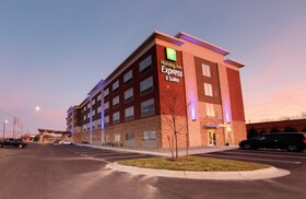 Holiday Inn Express and Suites Detroit Northwest - Livonia