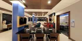 Holiday Inn Express and Suites Detroit Northwest - Livonia