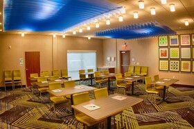 Holiday Inn Express and Suites Detroit Northwest - Livonia