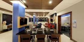 Holiday Inn Express and Suites Detroit Northwest - Livonia