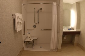 Holiday Inn Express and Suites Detroit Northwest - Livonia