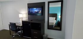 Travelodge by Wyndham Livonia Canton Novi Detroit Area