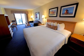 Days Inn by Wyndham Mackinaw City - Lakeview