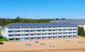 Great Mackinaw Beachfront Hotel