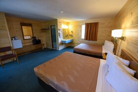 Great Mackinaw Beachfront Hotel