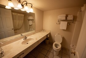 Great Mackinaw Beachfront Hotel