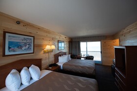 Great Mackinaw Beachfront Hotel
