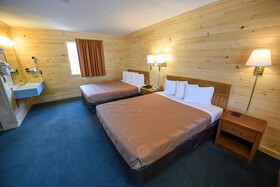 Great Mackinaw Beachfront Hotel