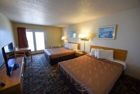 Great Mackinaw Beachfront Hotel