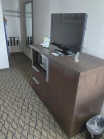 Baymont Inn & Suites Madison Heights Detroit Area