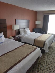 Baymont Inn & Suites Madison Heights Detroit Area