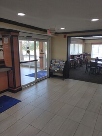 Baymont Inn & Suites Madison Heights Detroit Area