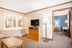 Baymont Inn & Suites Madison Heights Detroit Area