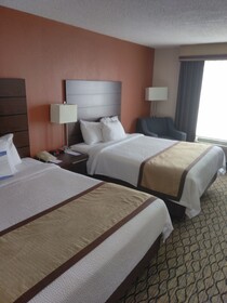 Baymont Inn & Suites Madison Heights Detroit Area