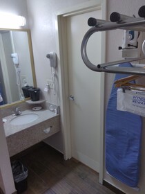 Baymont Inn & Suites Madison Heights Detroit Area